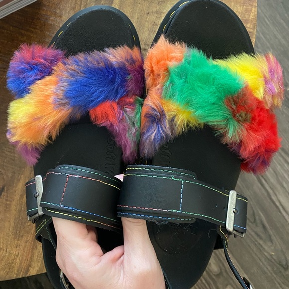 NWOT Doc Martens Voss II Fluffy Faux Fur Strap Sandals - Picture 2 of 8